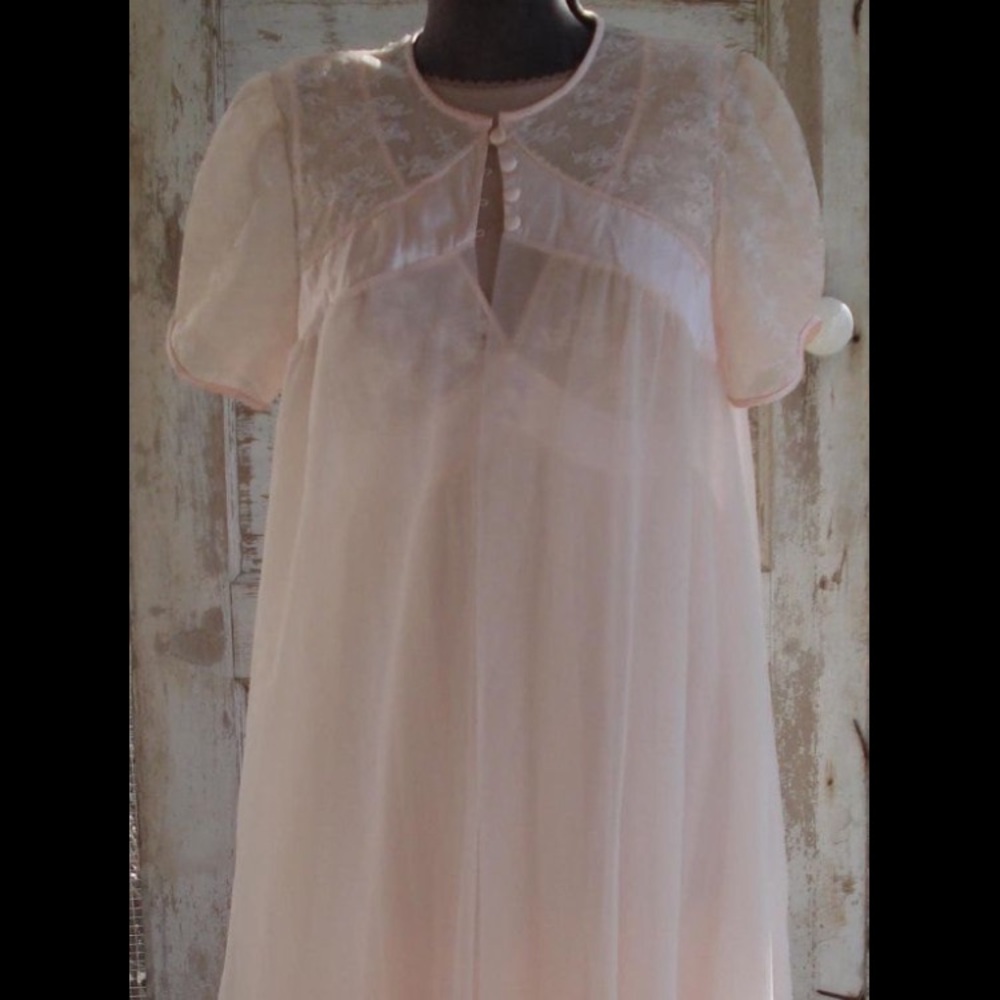 Elegant Pink Lace Trim Robe